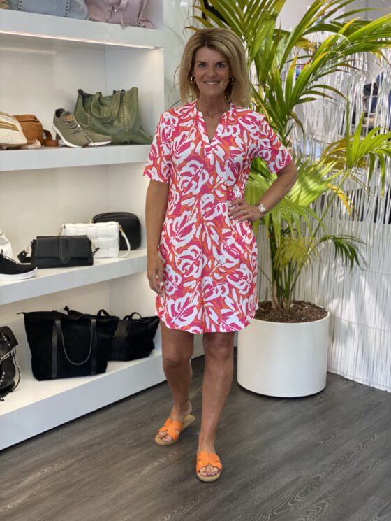 Eleonoraâą | Robe avec encolure en V.